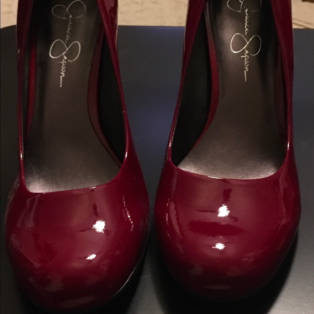 Patent high heel shoe